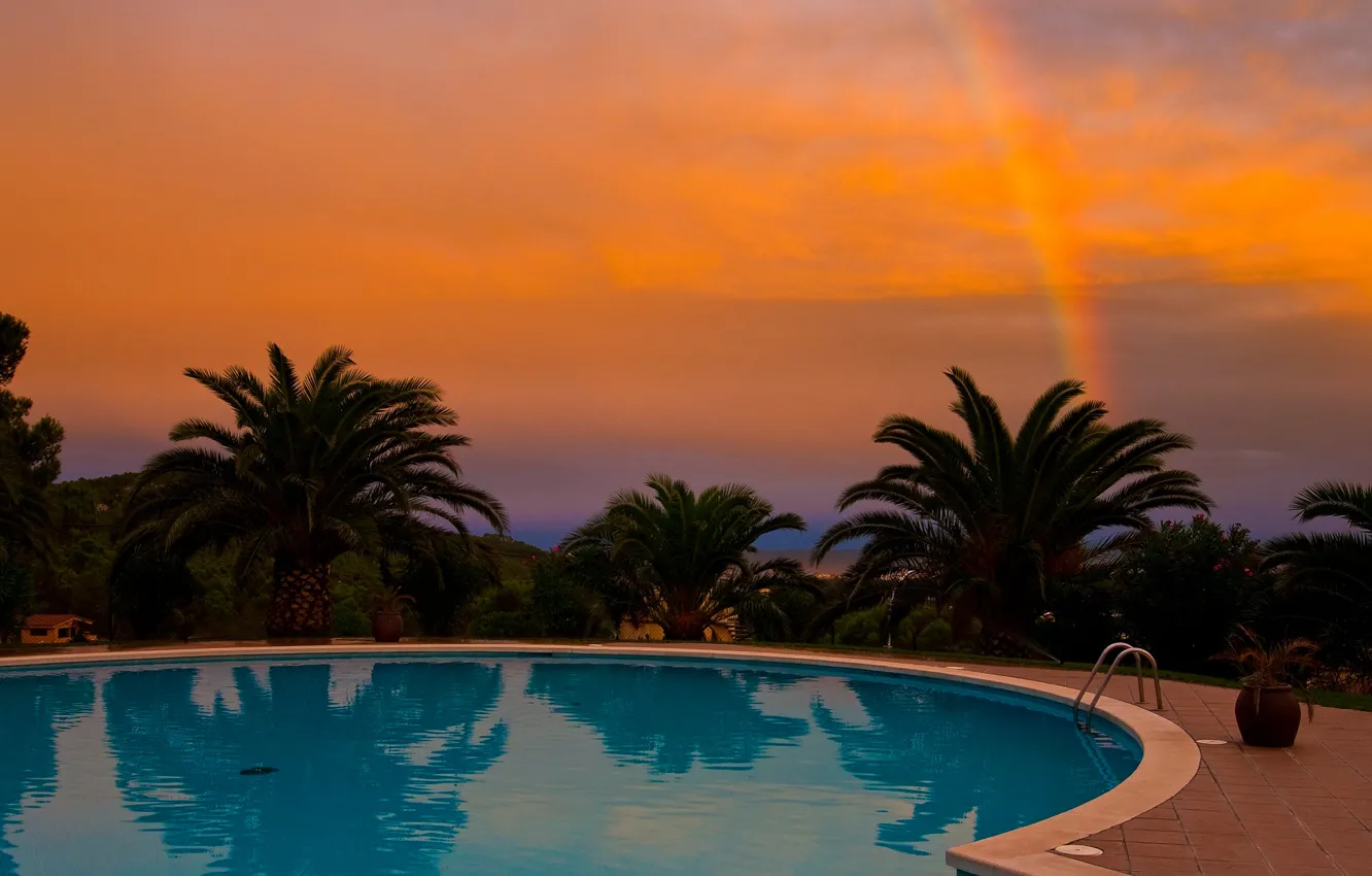 Фото обои закат, пальмы, радуга, бассейн