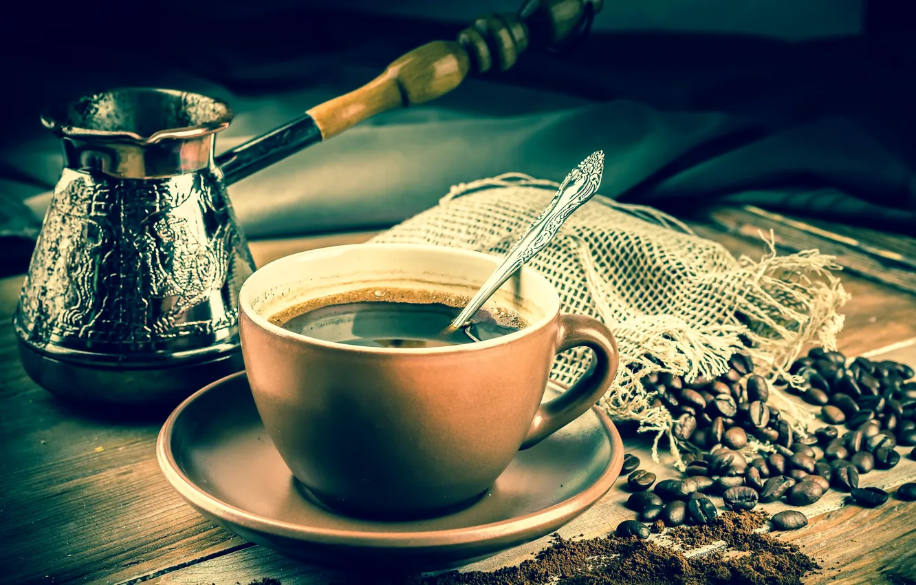 Фото обои стол, кофе, ложка, чашка, напиток, блюдце, зёрна, боке