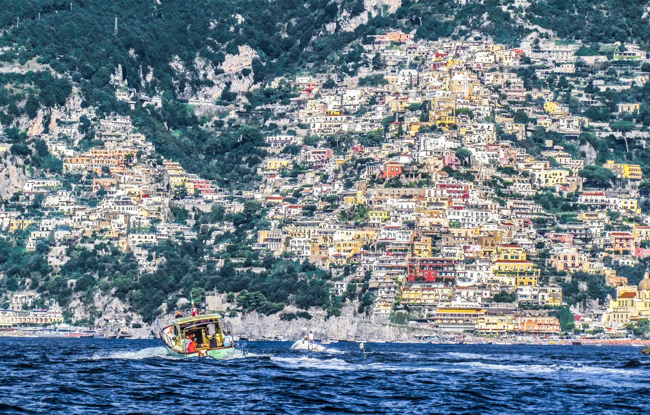 Фото обои море, горы, дома, яхта, катер, Италия, Позитано, Салерно
