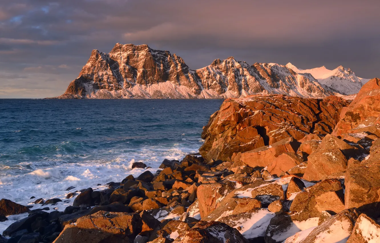 Фото обои зима, море, снег, пейзаж, закат, горы, природа, камни