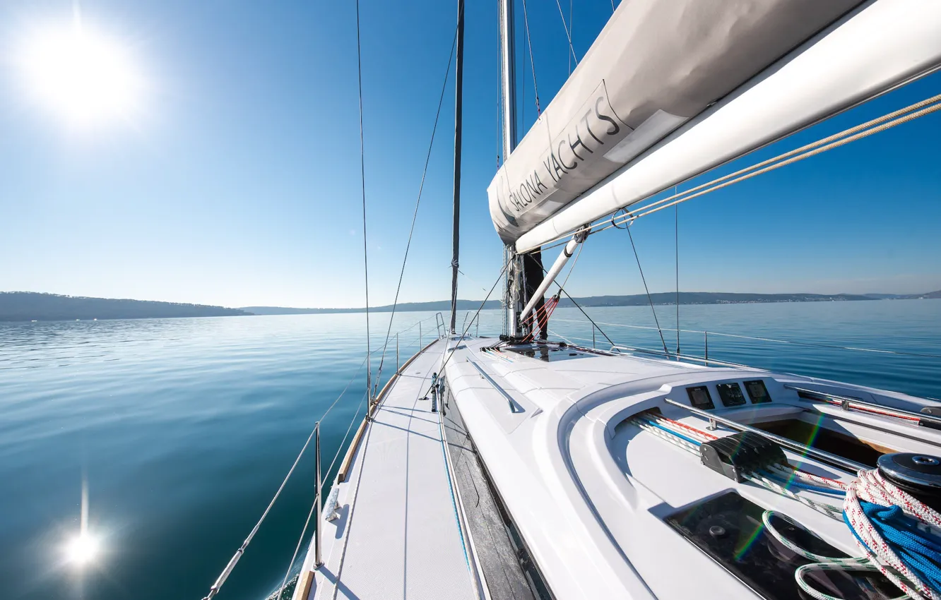 Фото обои море, небо, солнце, яхта, штиль, сложеный парус, Yacht 46-XLVI, Salona yacht