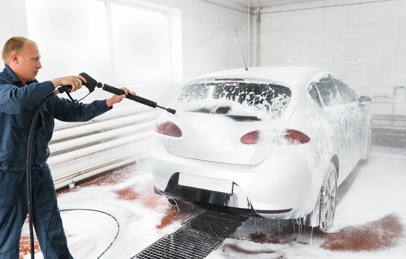 Фото обои dirt, foam, cleaning, Car wash, employee, pressure water