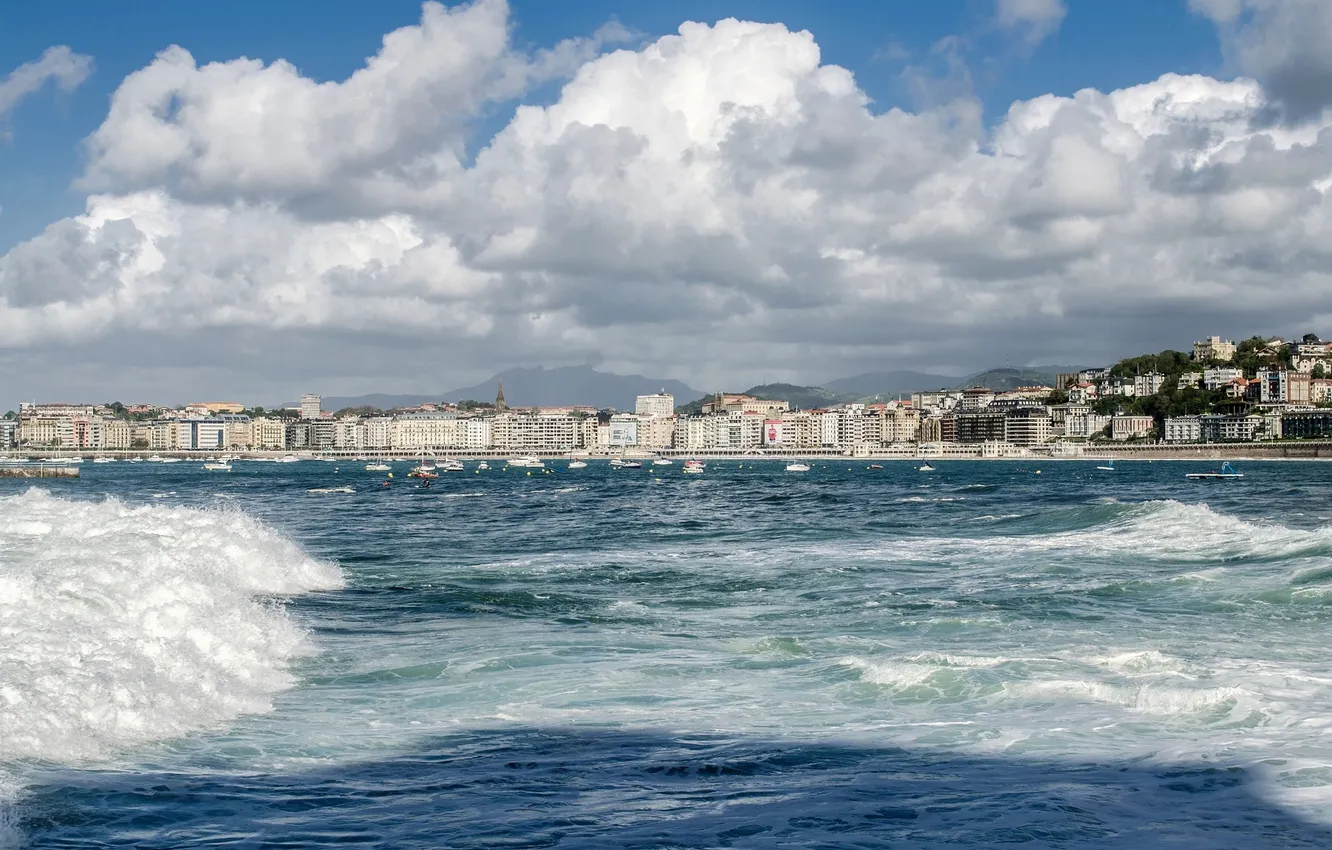Фото обои волны, облака, яхты, катера, Испания, Spain, San Sebastian, Donostia
