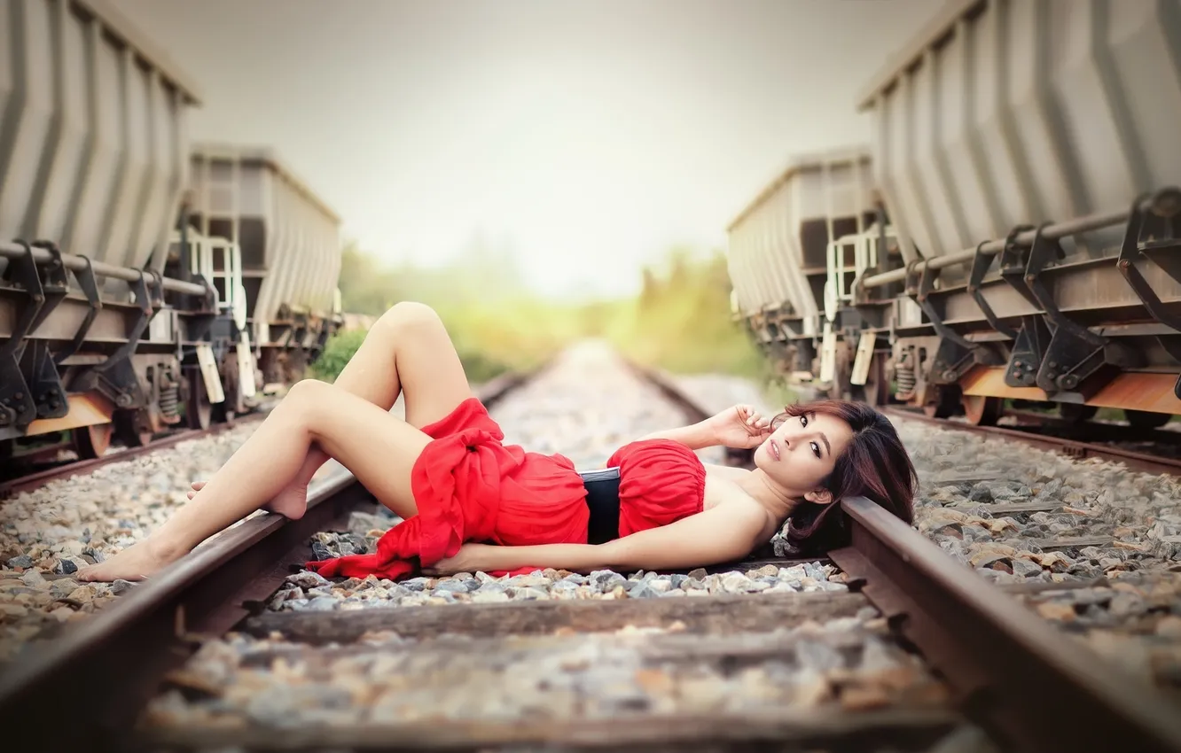 Фото обои Girl, Red, Model, Train, Canon, Jane, Fashion, Portrait