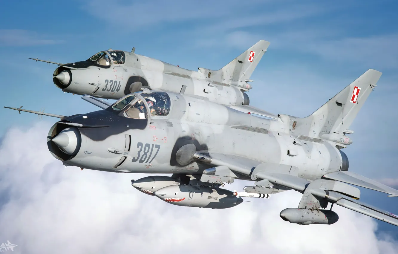Фото обои Облака, Фонарь, Истребитель-бомбардировщик, Пилот, Кокпит, Су-22, Sukhoi Su-22M4, ВВС Польши