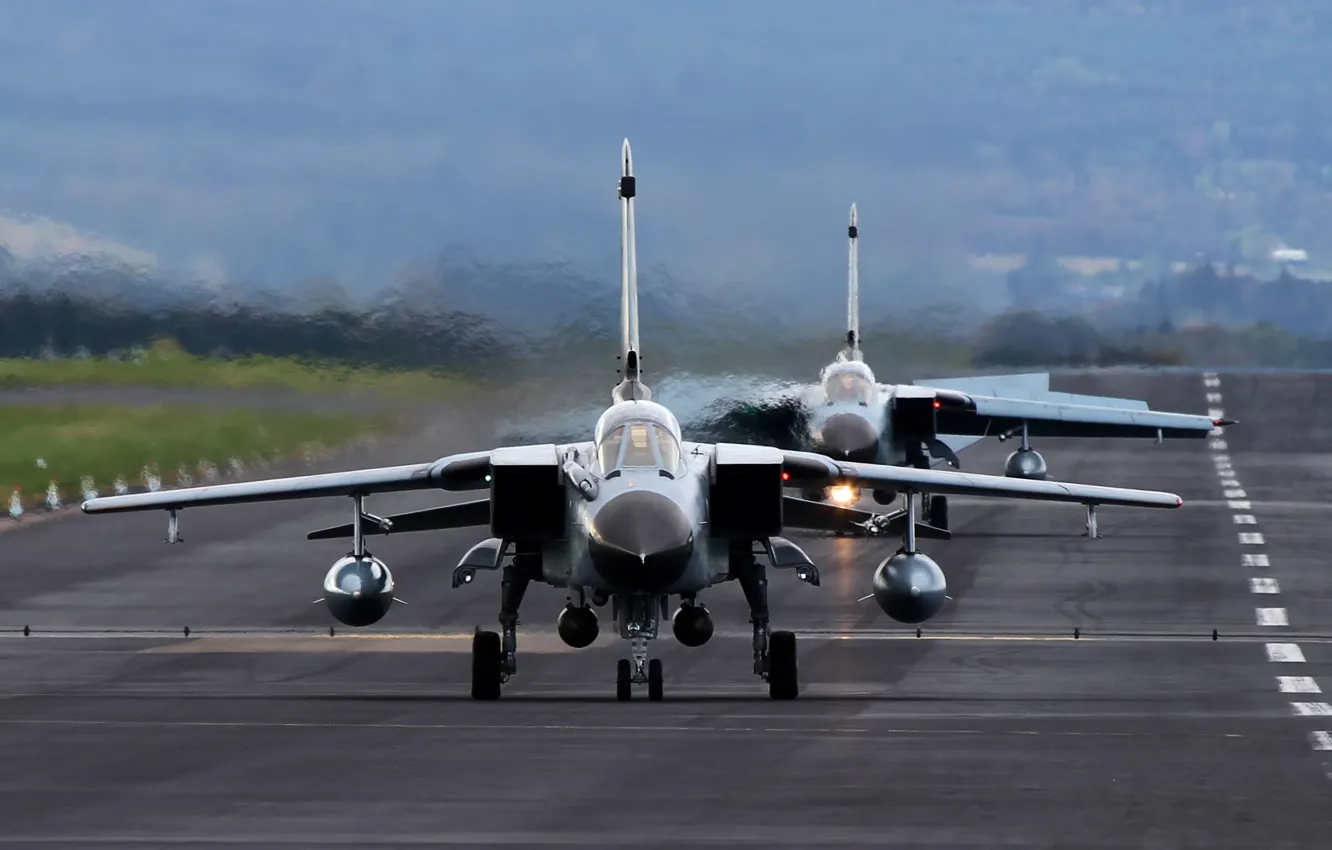 Фото обои истребитель, бомбардировщик, аэродром, Panavia Tornado