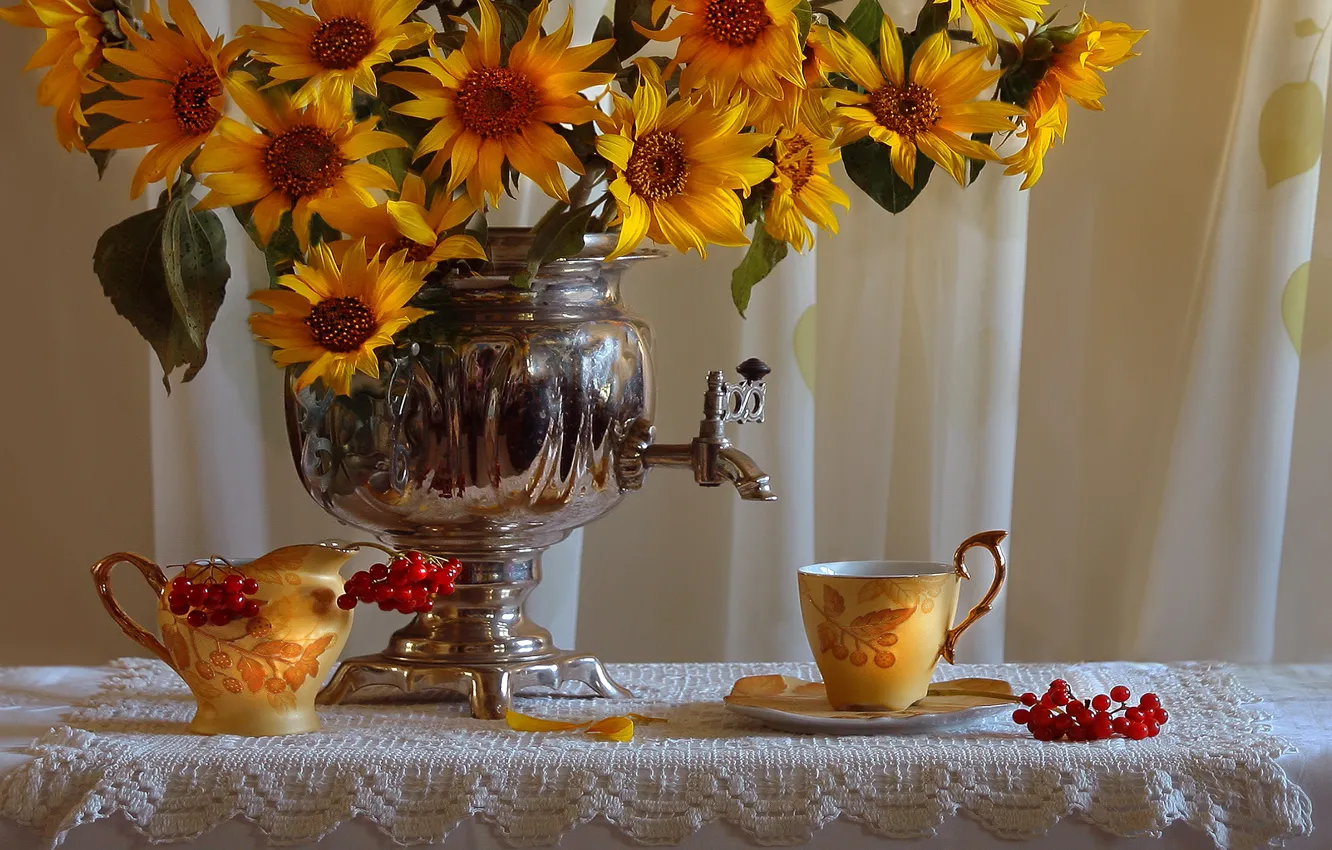 Фото обои цветы, ягоды, чашка, натюрморт, самовар, салфетка, калина, грозди
