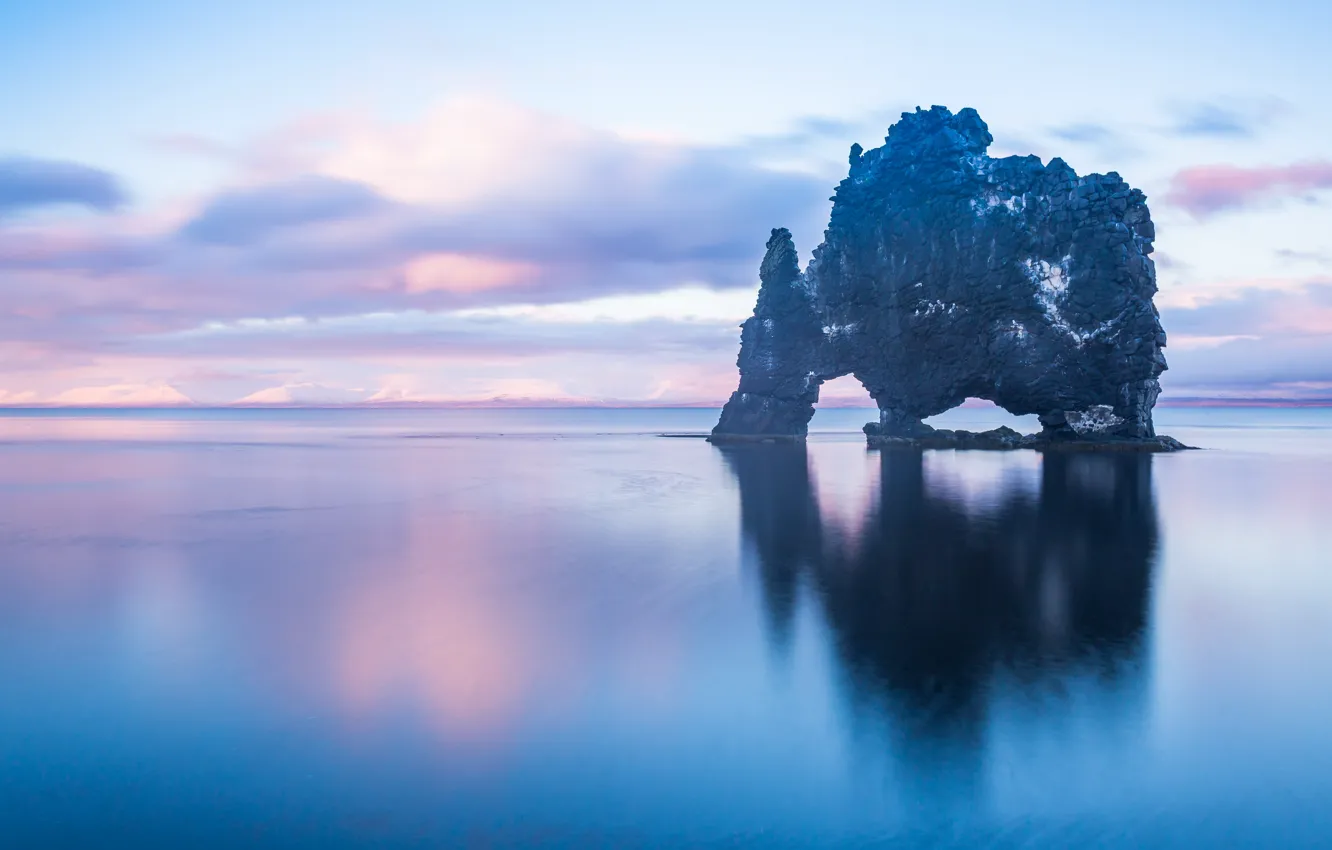 Фото обои море, небо, облака, скала, отражение, океан, Исландия, Iceland