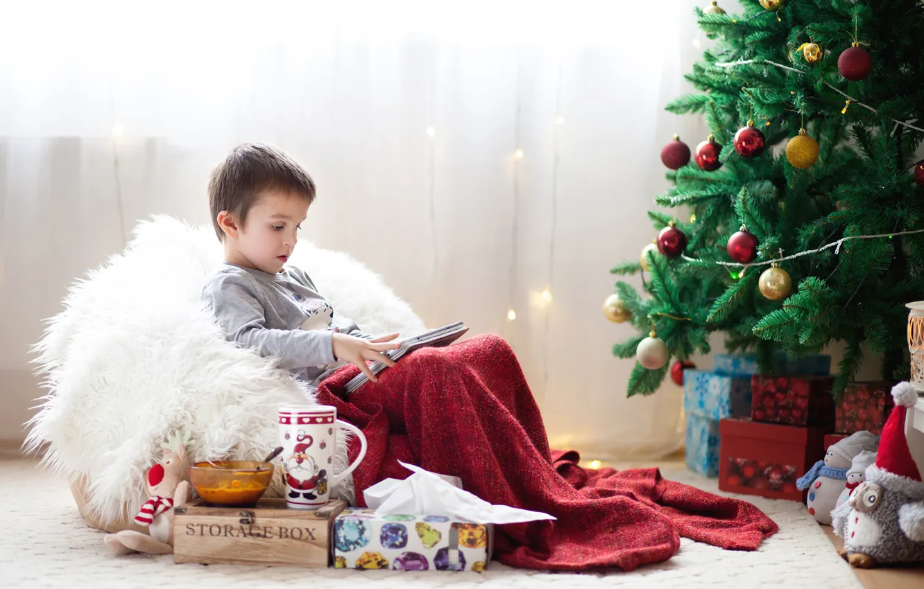 Фото обои украшения, игрушки, елка, мальчик, Новый Год, подарки, 2018, New Year