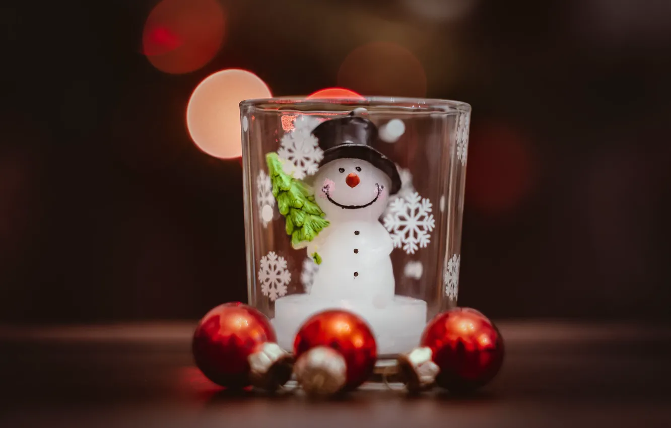 Фото обои шарики, снежинки, стакан, фон, Рождество, Новый год, снеговик