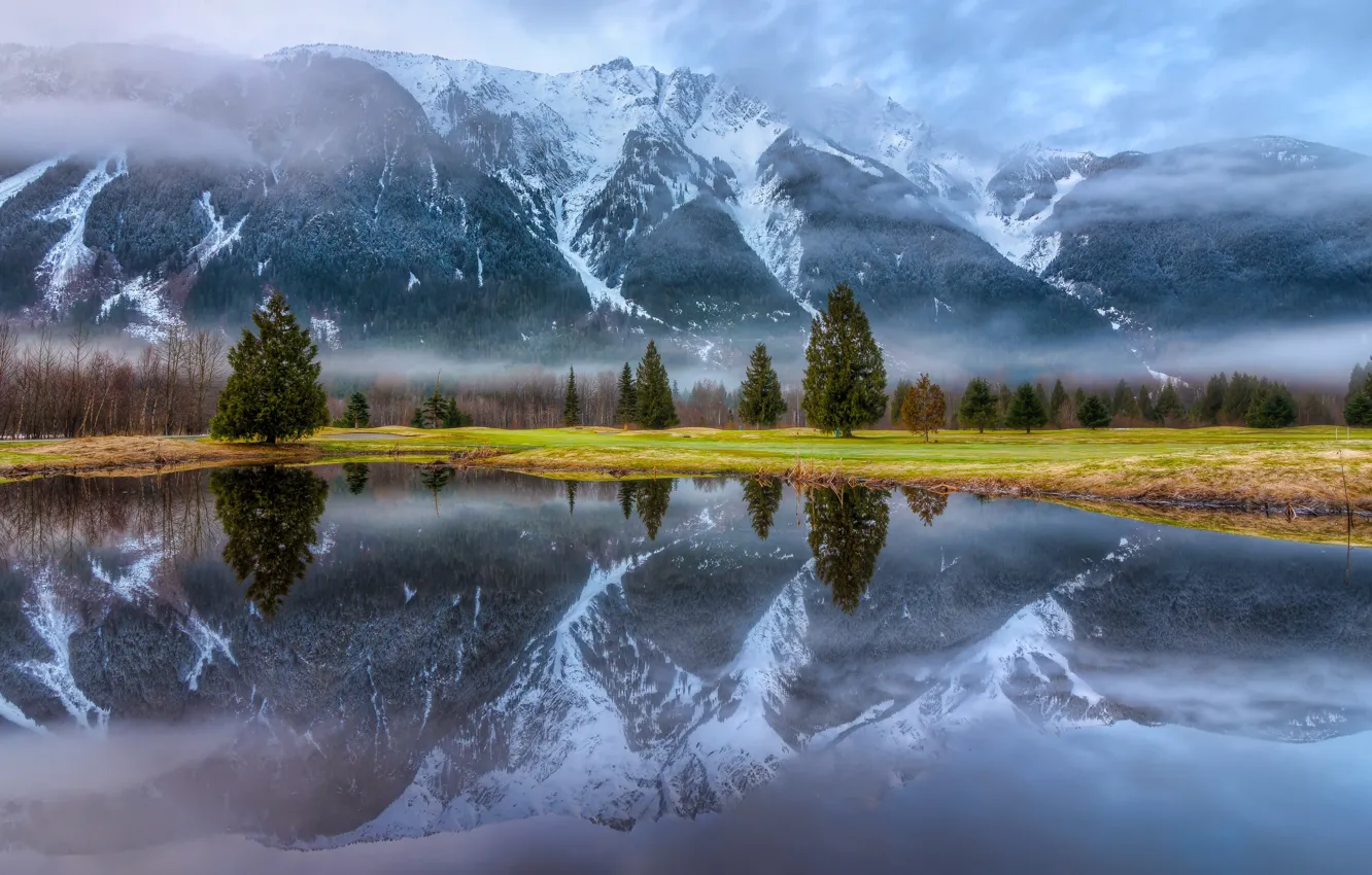 Фото обои снег, деревья, пейзаж, горы, природа, туман, озеро, отражение