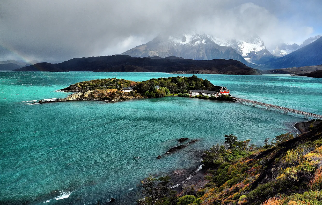 Фото обои горы, мост, озеро, домики, островок, Чили, Patagonia, Pehoe Lake