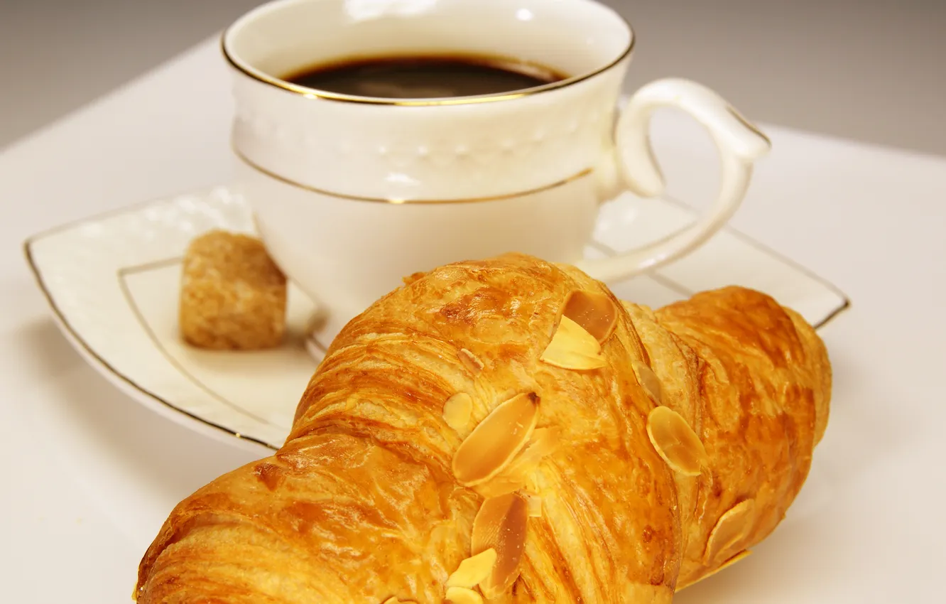 Фото обои кофе, завтрак, выпечка, булочка, круассан