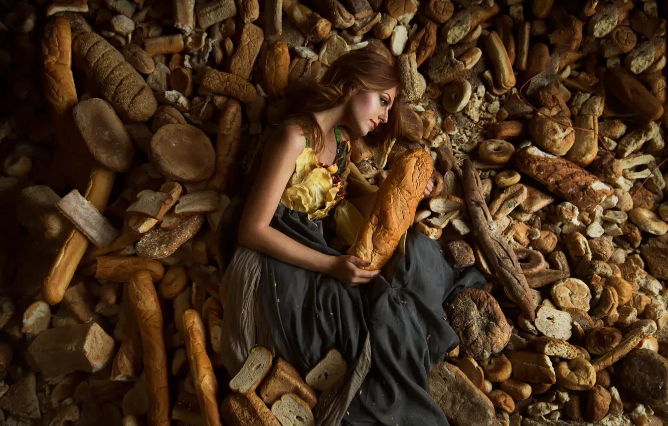 Фото обои девушка, хлеб, Lichon, много хлеба