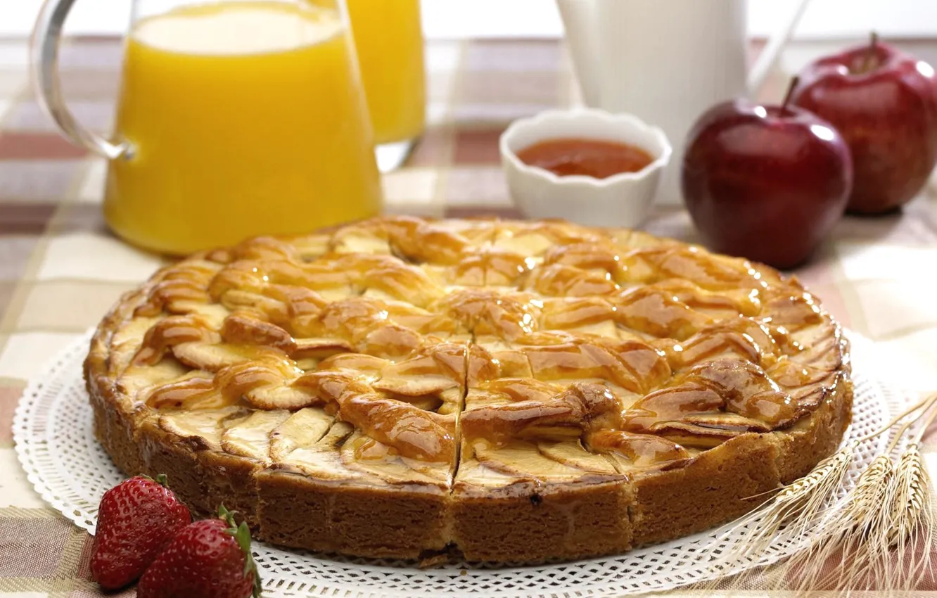 Фото обои яблоки, клубника, сок, пирог, шарлотка