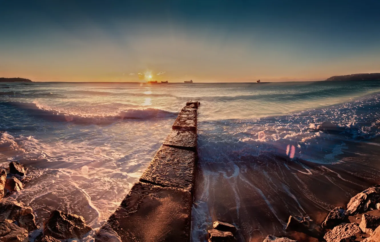 Фото обои море, солнце, камни, берег, утро, прибой, Bulgaria