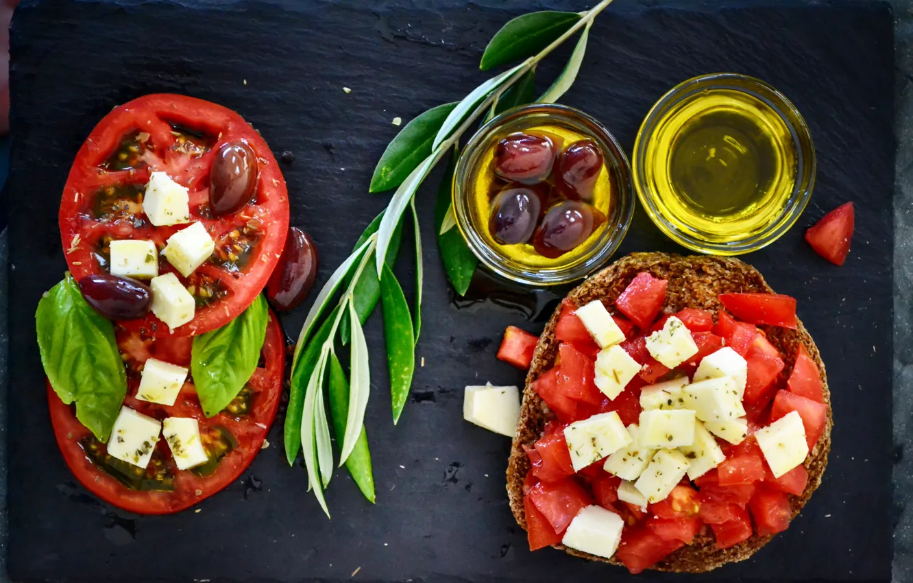 Фото обои масло, сыр, помидоры, оливки, томаты, оливковое масло, хлебцы