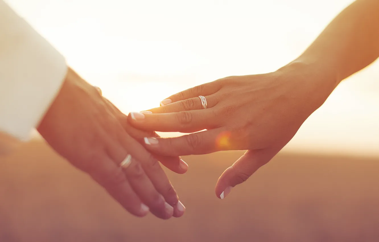 Фото обои девушка, солнце, фон, обои, настроения, нежность, руки, кольцо