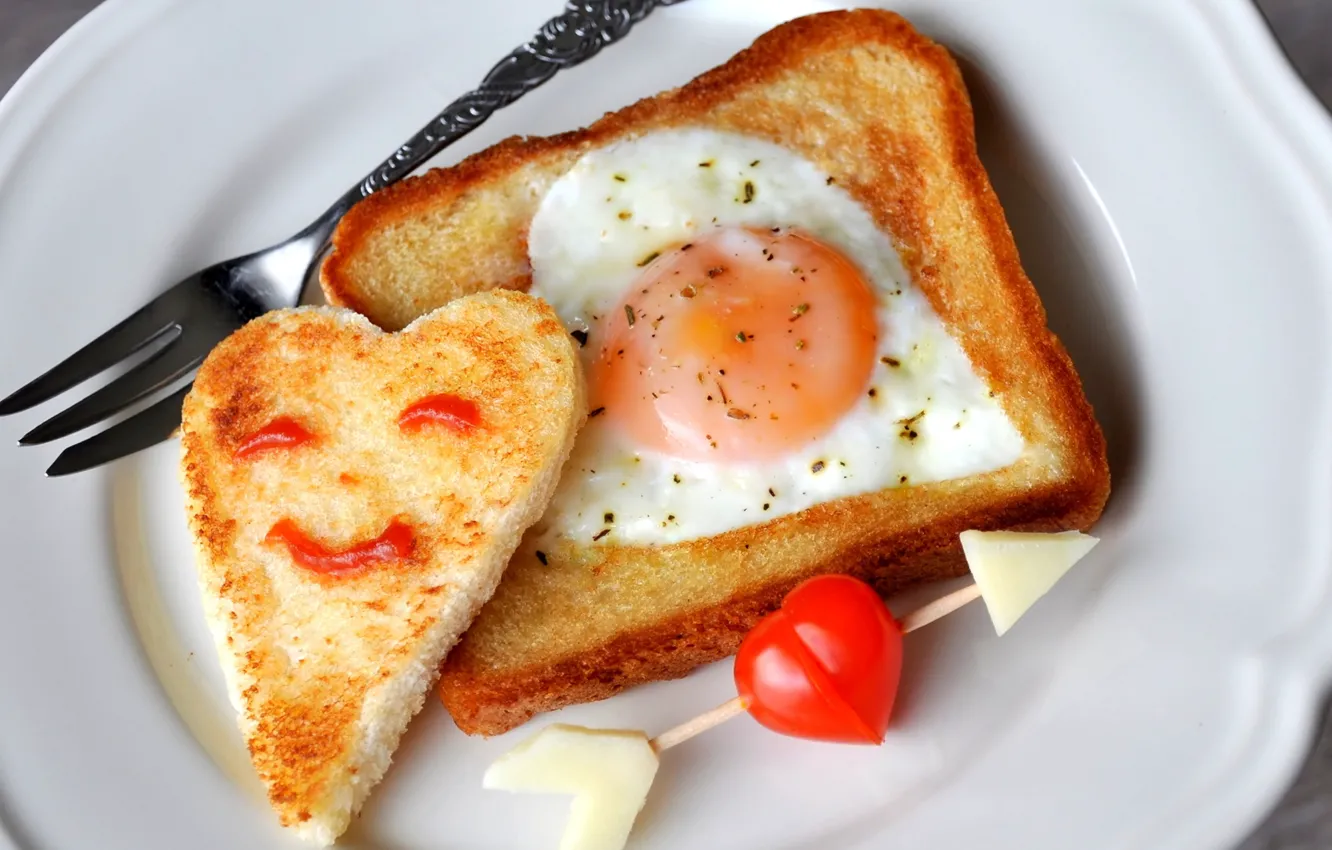 Фото обои креатив, сердце, яйцо, тарелка, хлеб, сердечки, стрела, вилка