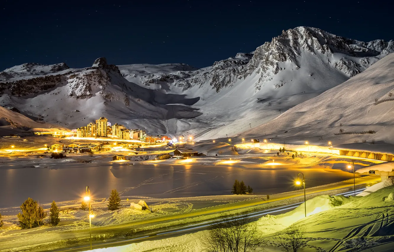 Фото обои снег, горы, огни, озеро, Франция, отель, Тинь, Валь-Кларе