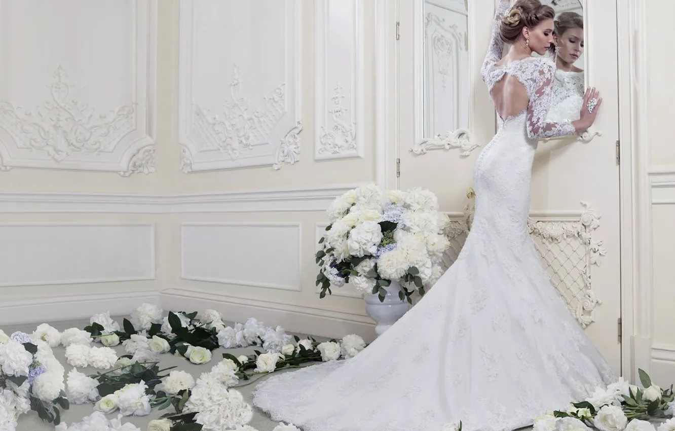 Фото обои девушка, цветы, платье, кольцо, украшение, белые, невеста, свадьба