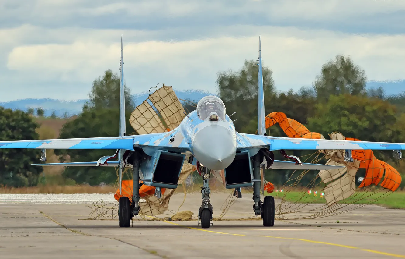 Фото обои истребитель, парашют, Украина, Су-27, Шасси, ВВС Украины