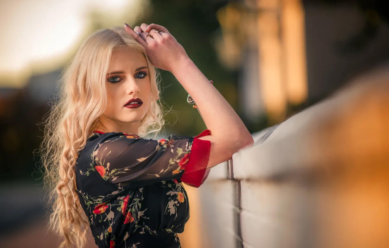 Фото обои глаза, взгляд, лицо, фон, модель, волосы, макияж, платье