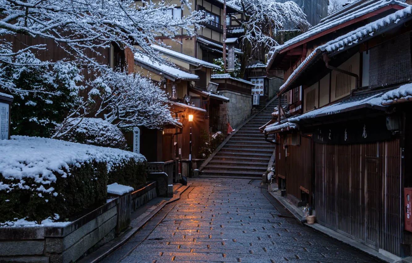 Фото обои Дома, Зима, Дорога, Город, Япония, Снег, Лестница, Улица