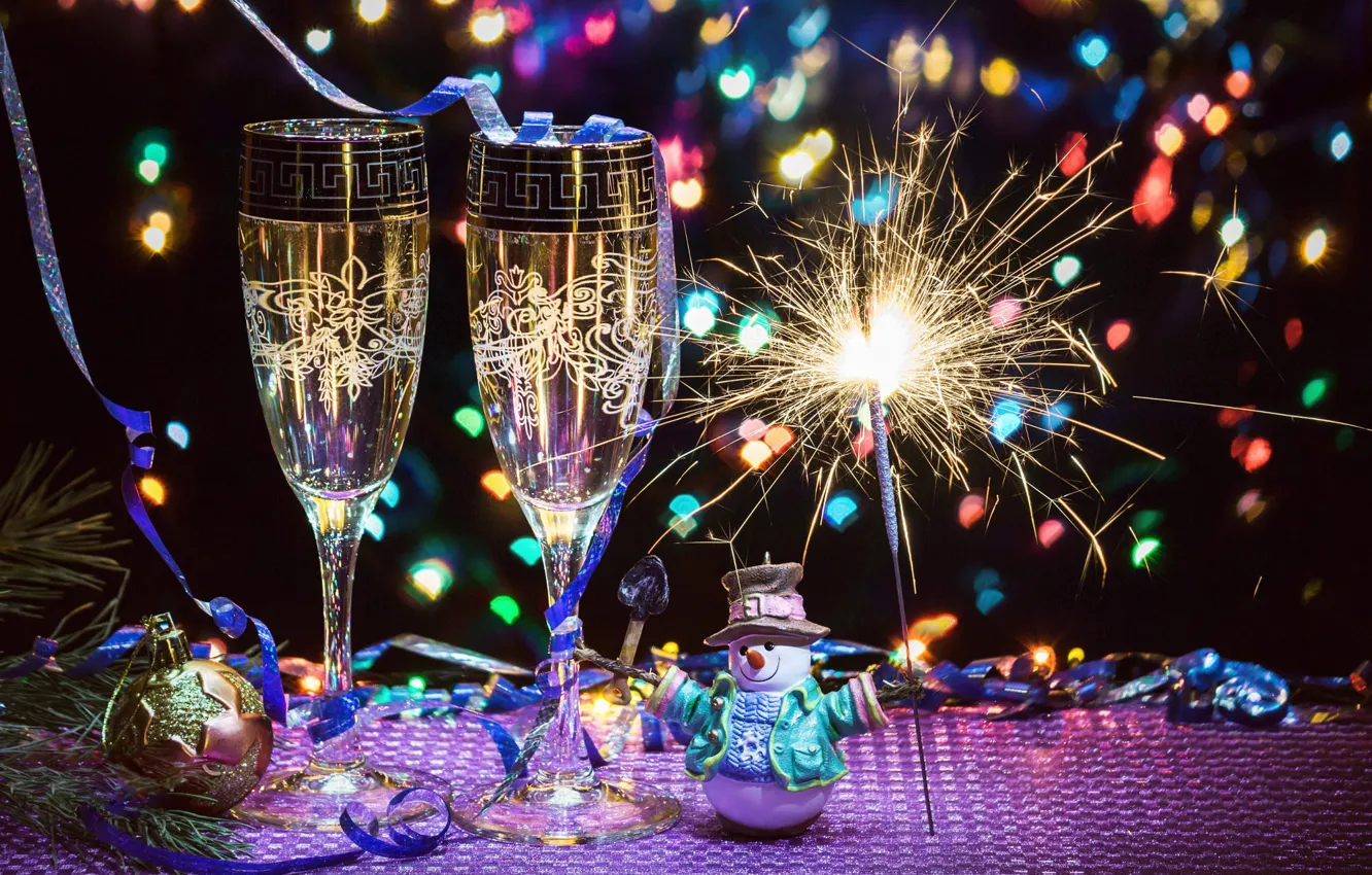 Фото обои игрушки, бокалы, Новый год, шампанское, боке