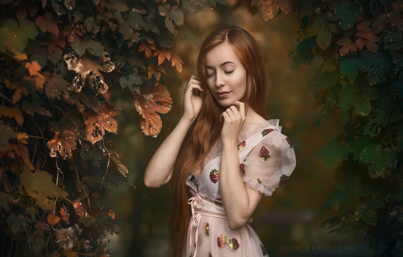 Фото обои листья, девушка, природа, платье, рыжая, Adam Wawrzyniak