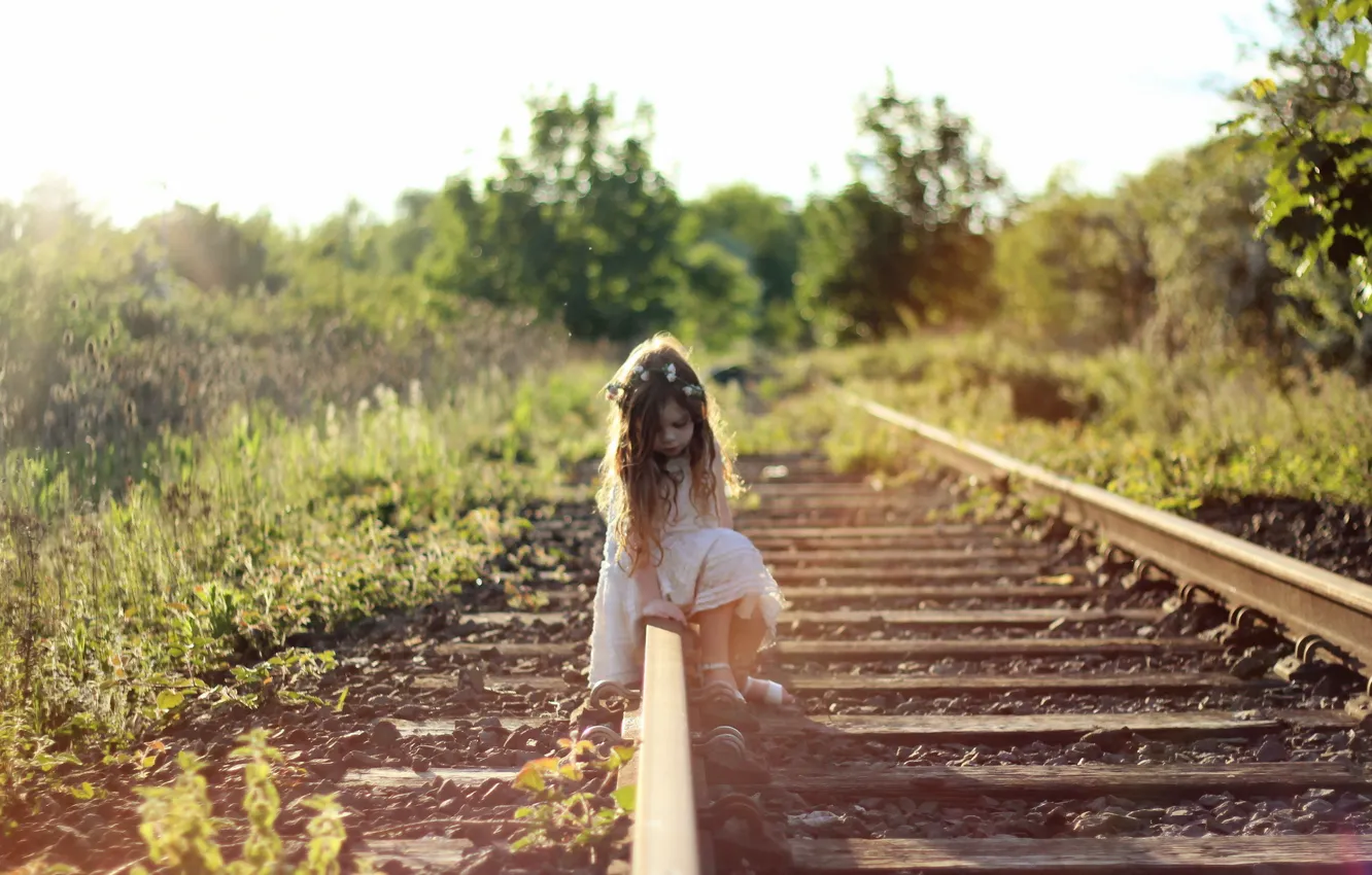 Фото обои лето, настроение, девочка, железная дорога
