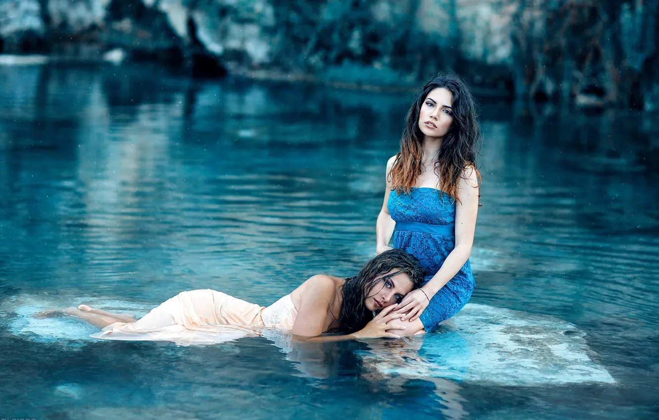 Фото обои озеро, настроение, две девушки, Alessandro Di Cicco