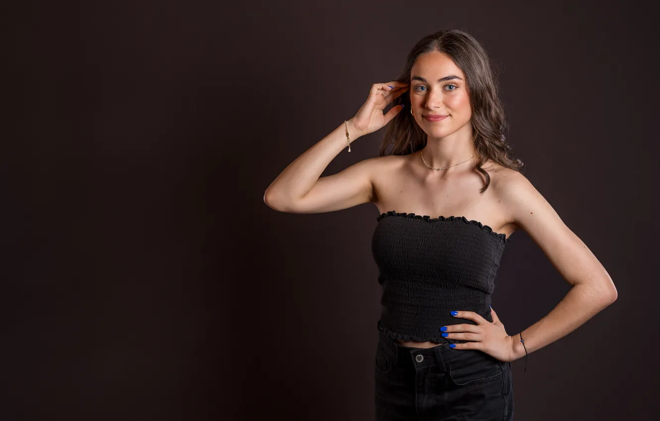 Фото обои поза, улыбка, в черном, Carla