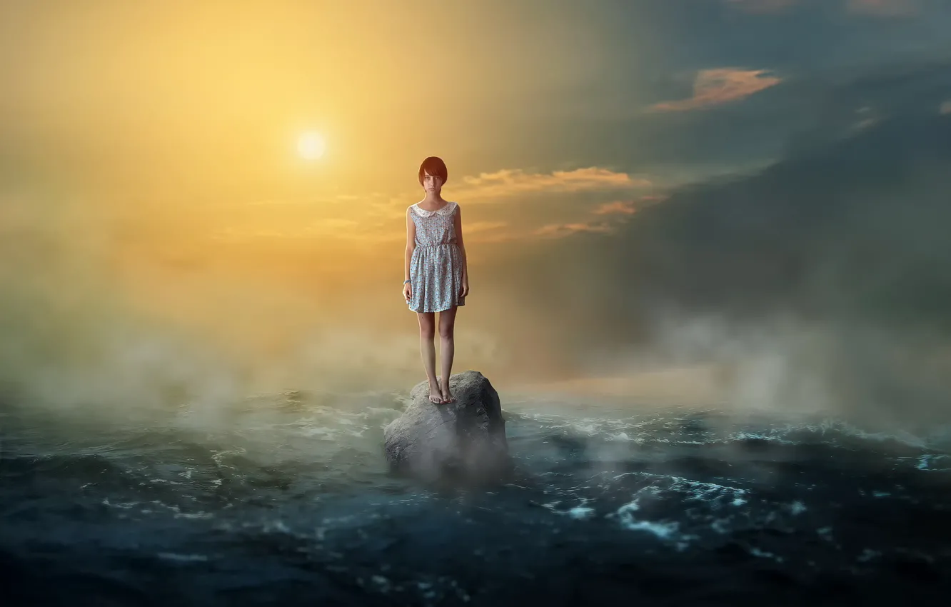 Фото обои море, девушка, солнце, камень, Last stand