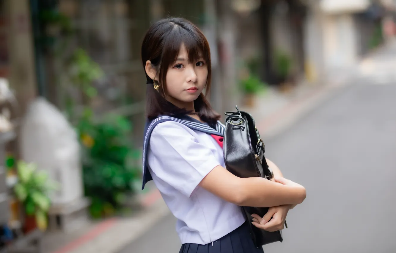 Фото обои взгляд, форма, школьница, азиатка, портфель, боке