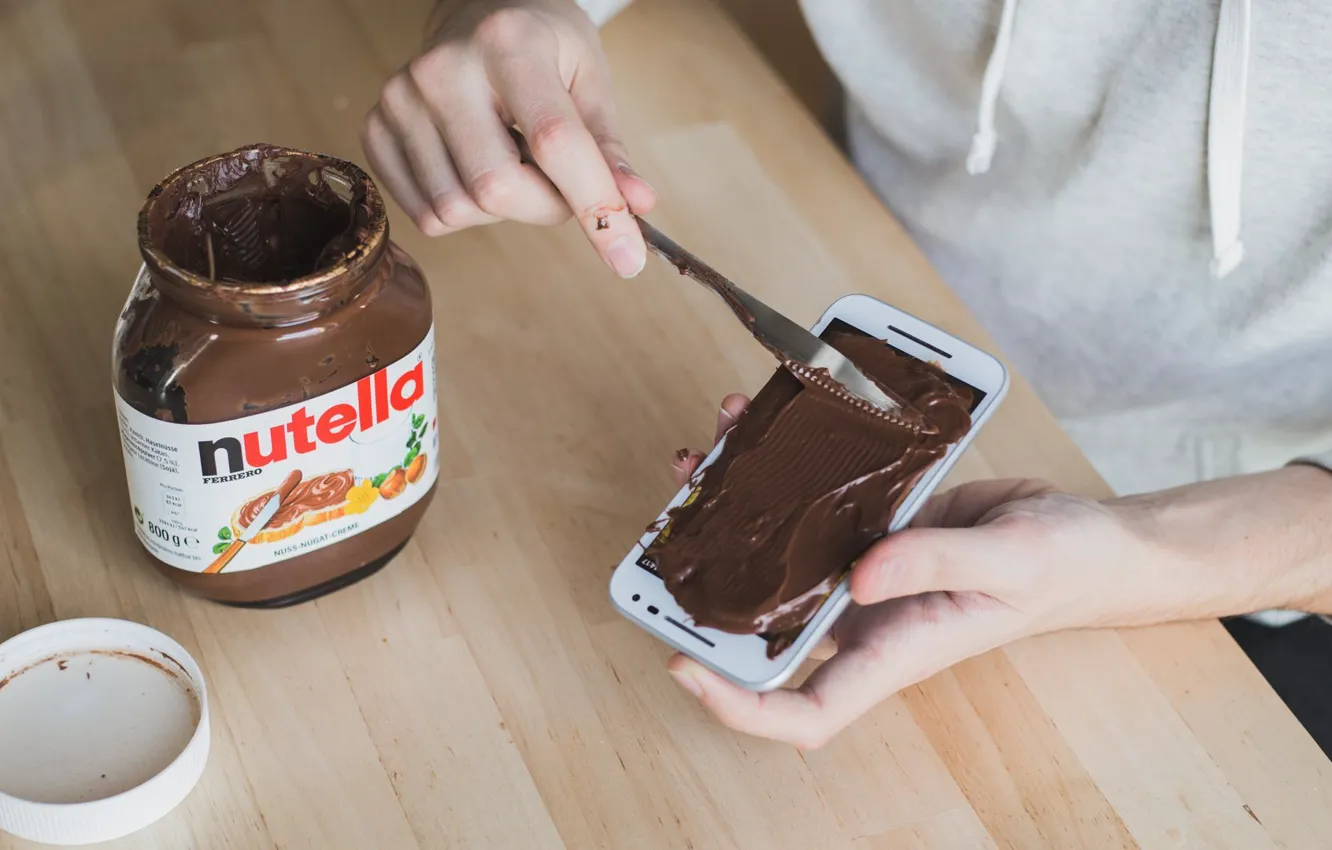 Фото обои Нож, Стол, Руки, Nutella, Phone, Шоколадная паста