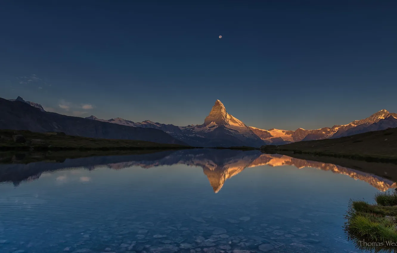 Фото обои ночь, озеро, отражение, луна, гора