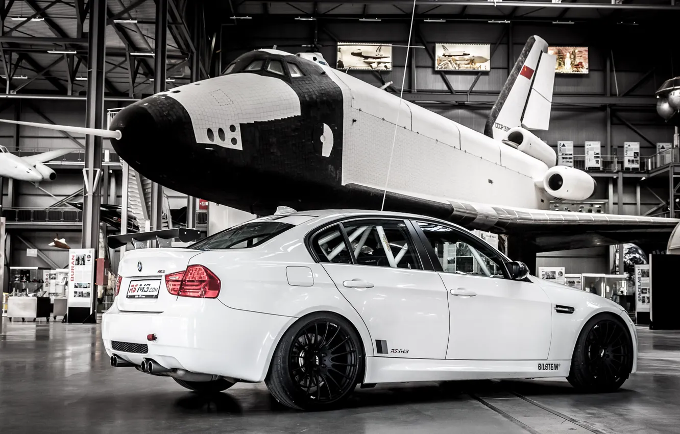 Фото обои белый, бмв, BMW, white, shuttle, e92, museum, шаттл. музей