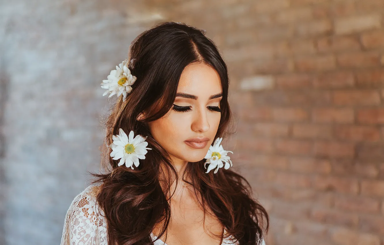 Фото обои flowers, pretty, brunette, closed eyes