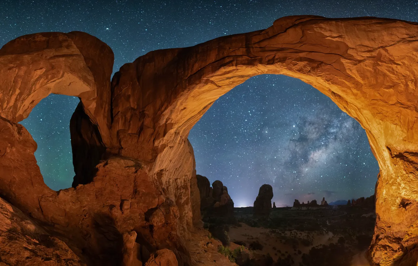 Фото обои космос, звезды, свет, ночь, камни, скалы, пустыня, вид