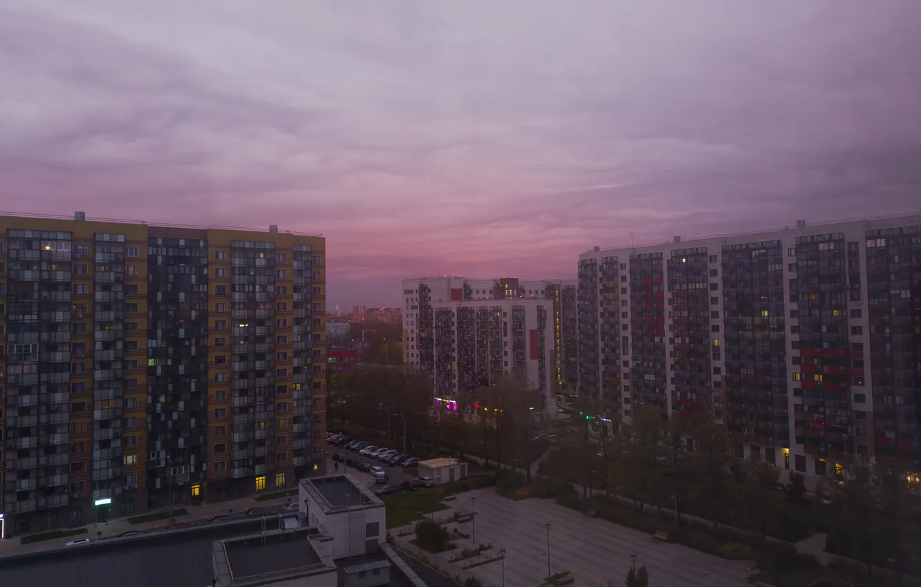 Фото обои осень, небо, тучи, город, пасмурно, здания, дома, октябрь