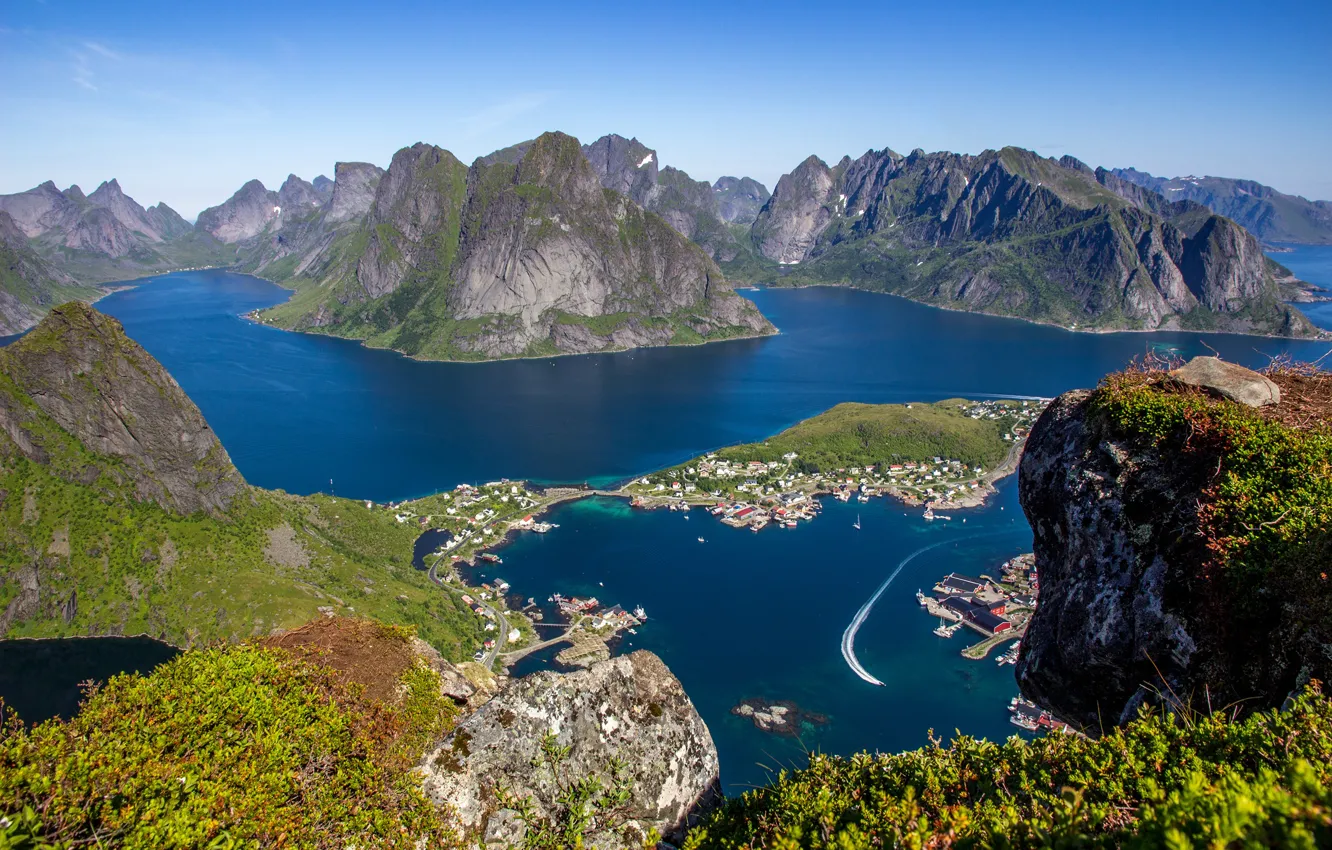 Фото обои море, небо, солнце, горы, камни, скалы, высота, Норвегия