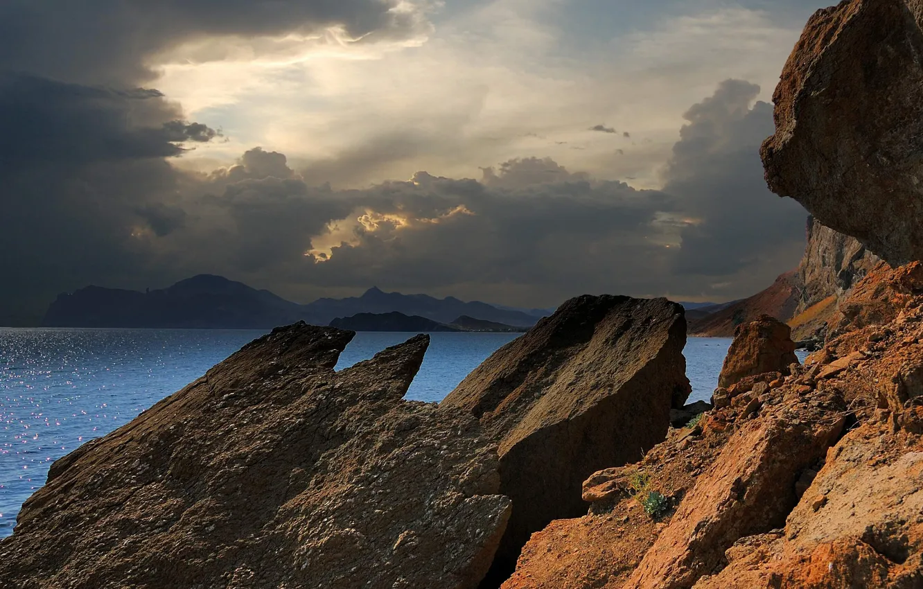 Фото обои море, облака, горы, камни, скалы, тень, Черное, Крым