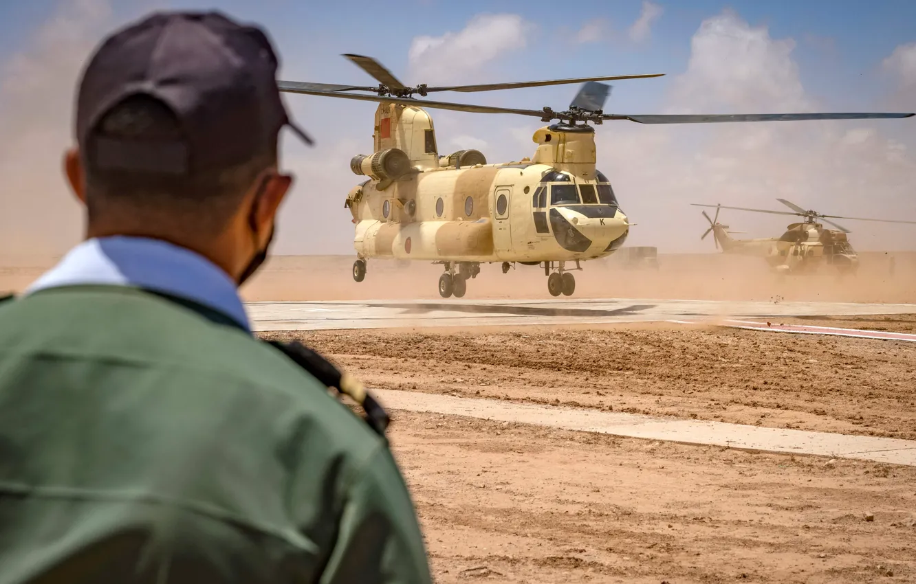 Фото обои Boeing, Мужчина, Boeing CH-47 Chinook, tandem rotor helicopter, Royal Moroccan Air Force, Королевские ВВС Марокко, …