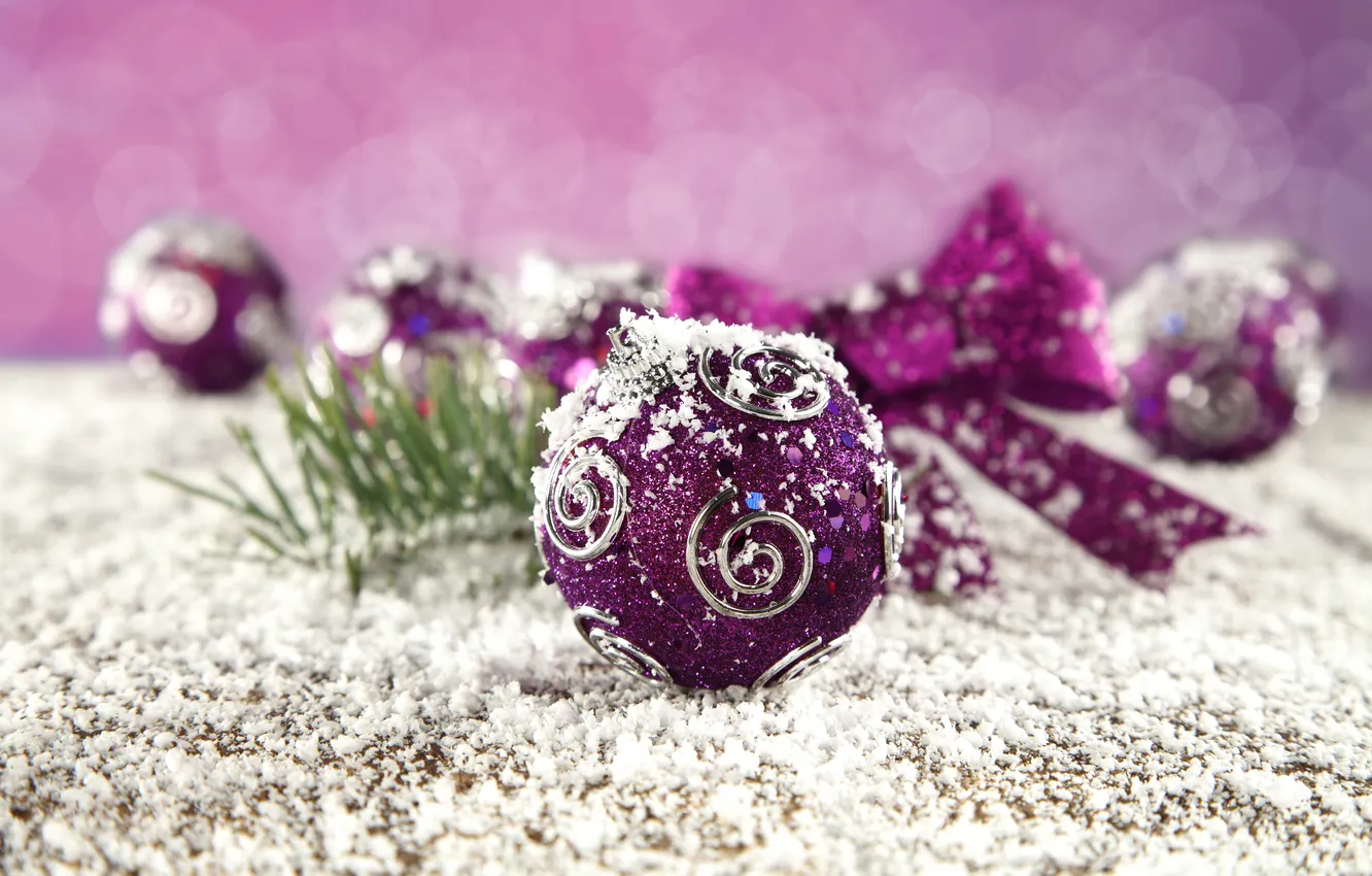 Фото обои зима, шарики, снег, узоры, игрушки, Новый Год, Рождество, фиолетовые