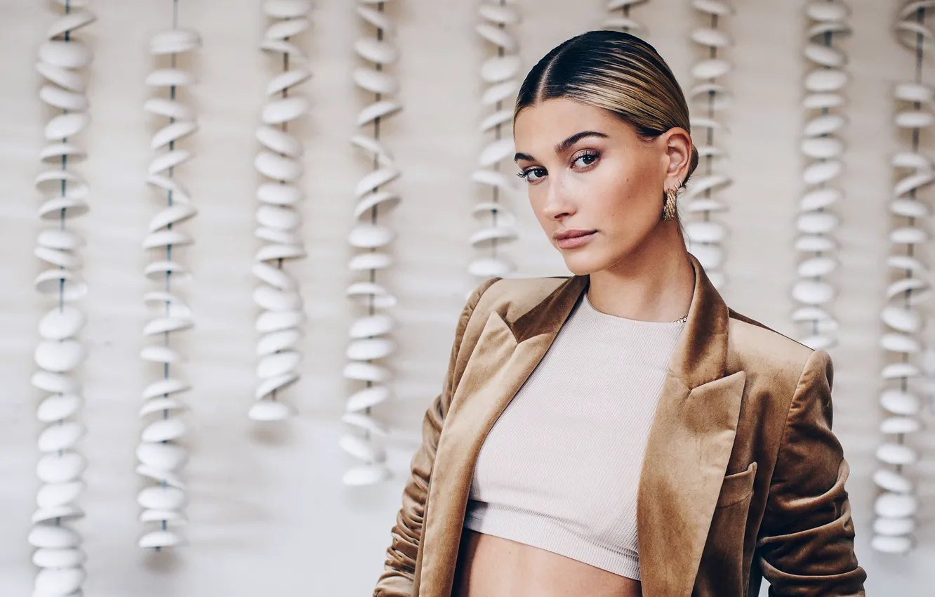 Фото обои взгляд, девушка, портрет, топ, пиджак, Hailey Baldwin