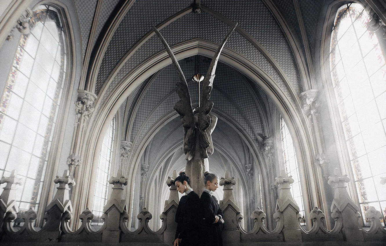 Фото обои девушка, свет, настроение, тьма, церковь, собор, меланхолия