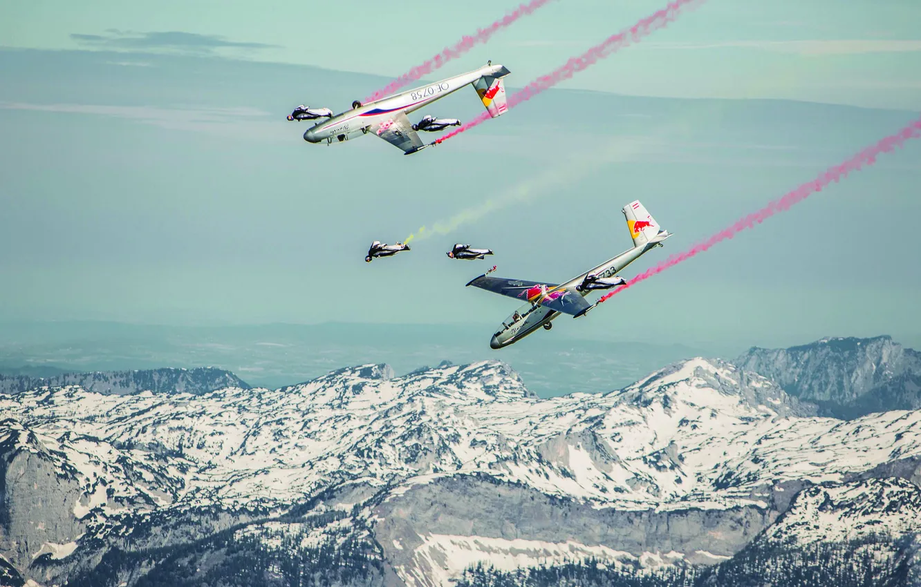 Фото обои зима, снег, горы, самолеты, парашют, контейнер, Red Bull, пилоты