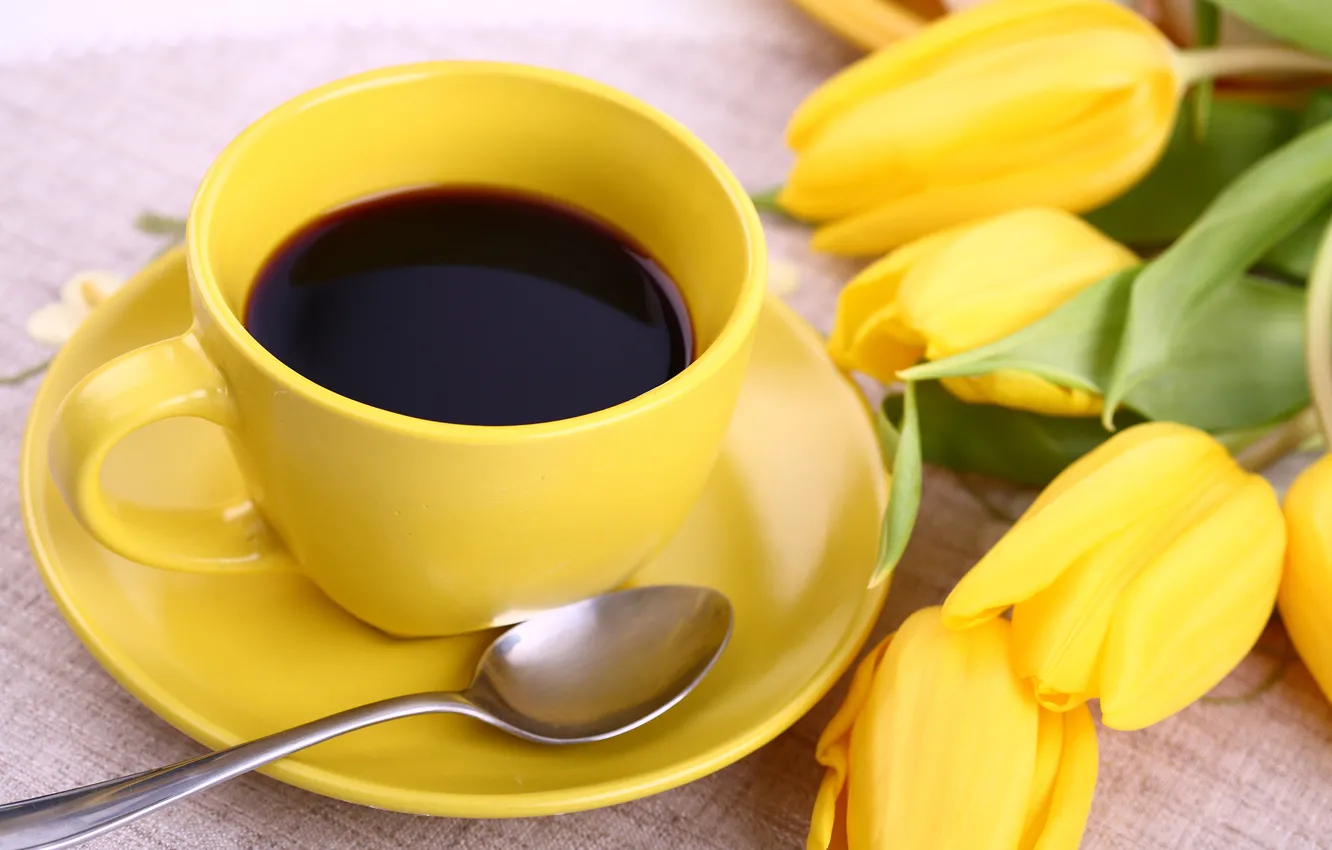 Фото обои цветы, кофе, чашка, тюльпаны, yellow, flowers, cup, tulips