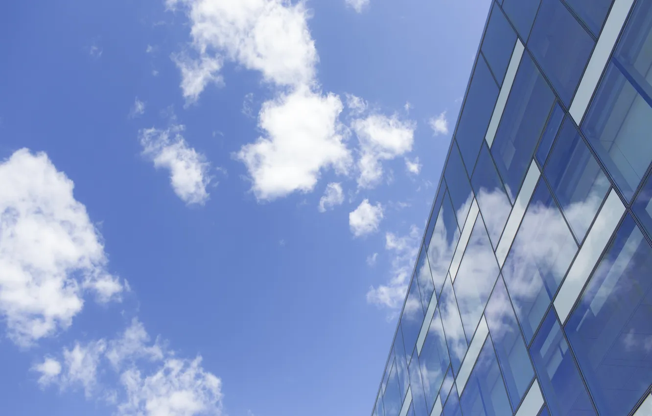 Фото обои небо, стекло, облака, здание, окна, офис